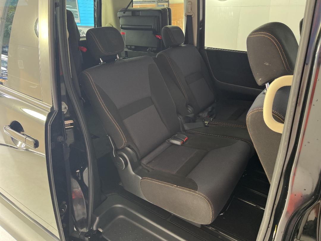 Photo '19' of Nissan Serena