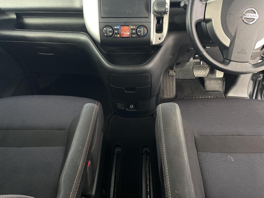 Photo '18' of Nissan Serena