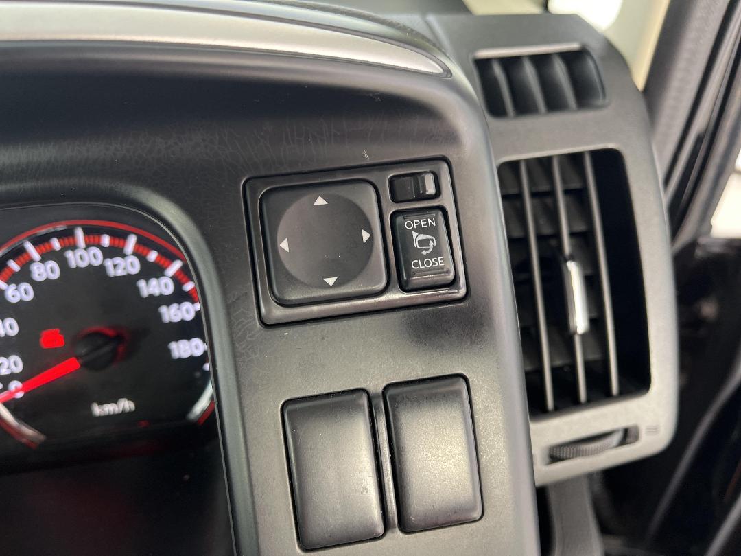 Photo '23' of Nissan Serena