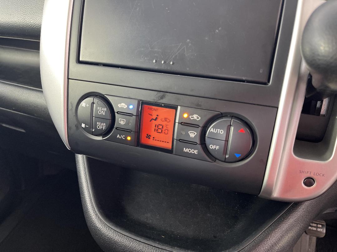 Photo '25' of Nissan Serena