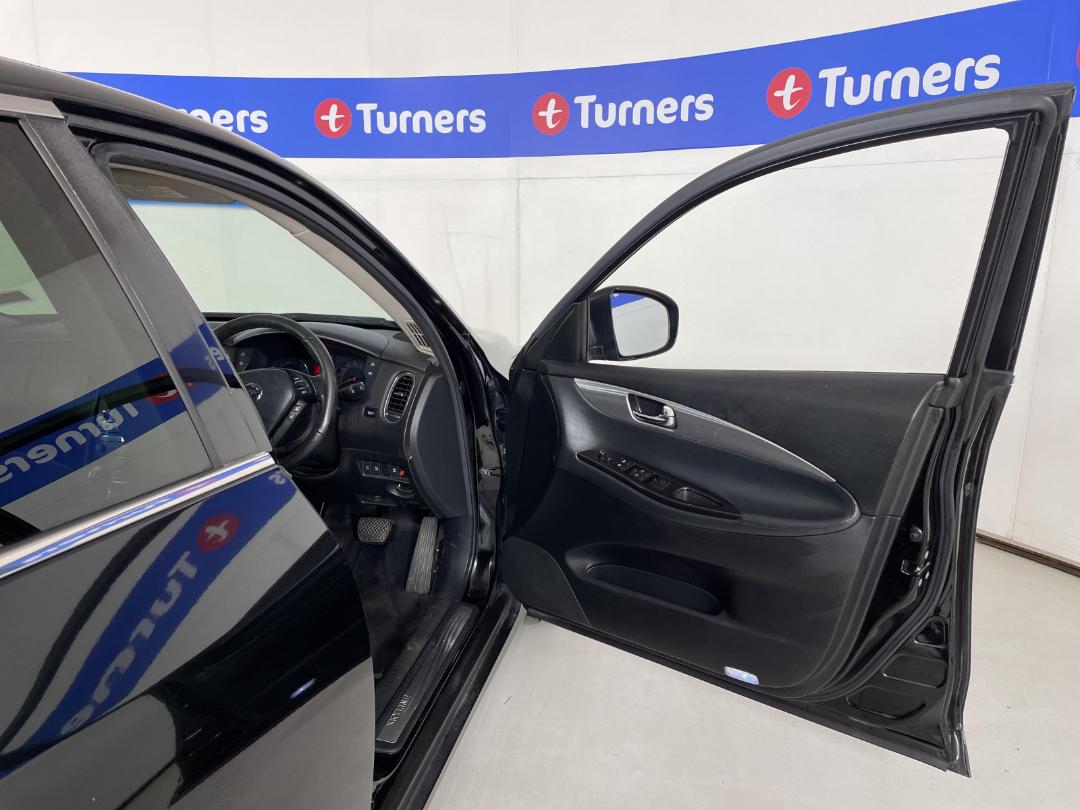 Photo '10' of Nissan Skyline