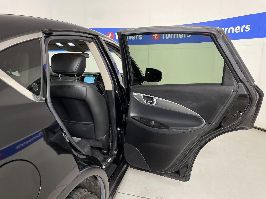 Photo '14' of Nissan Skyline