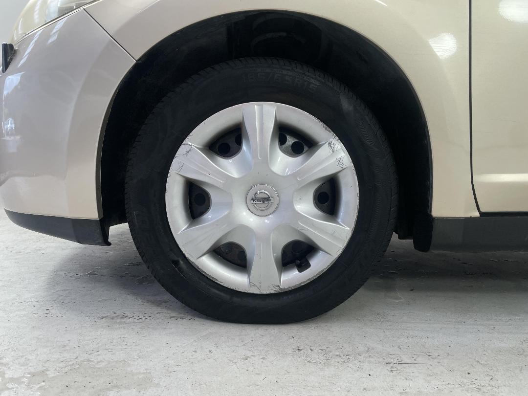 Photo '10' of Nissan Tiida Photo '10' of Nissan Tiida