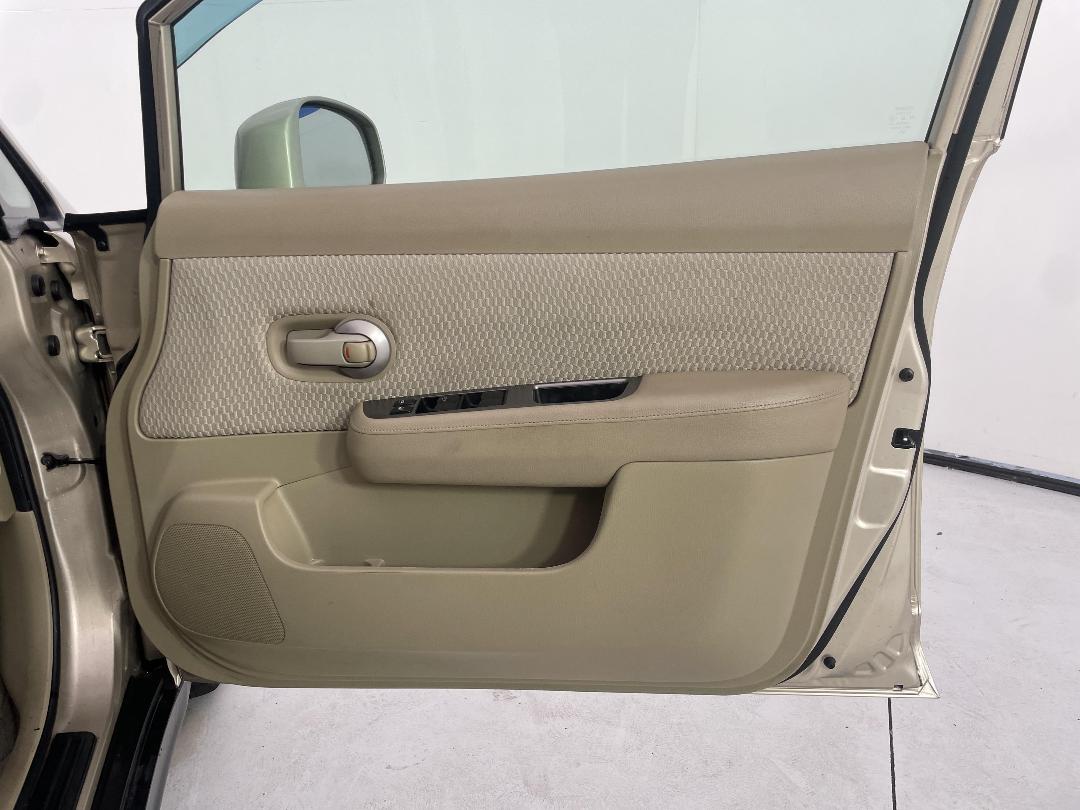 Photo '15' of Nissan Tiida Photo '15' of Nissan Tiida