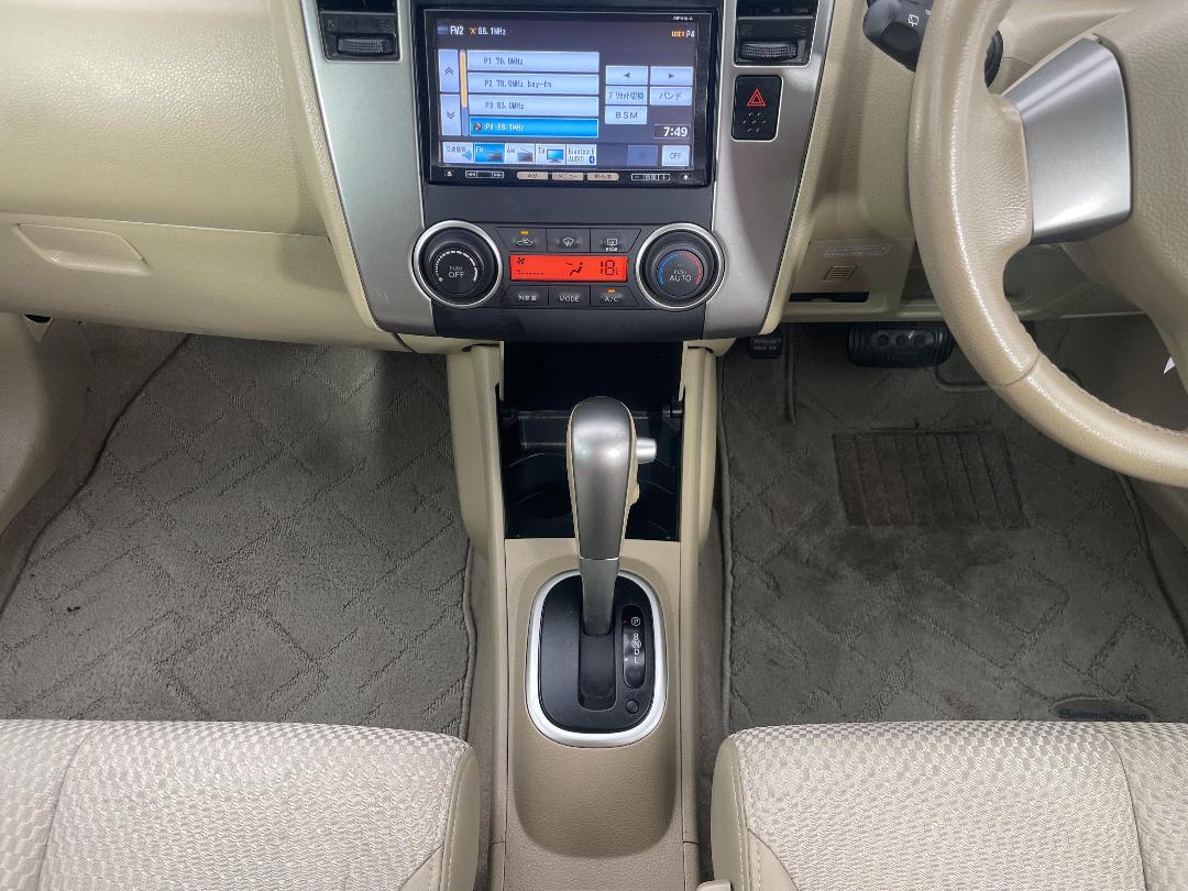 Photo '18' of Nissan Tiida Photo '18' of Nissan Tiida