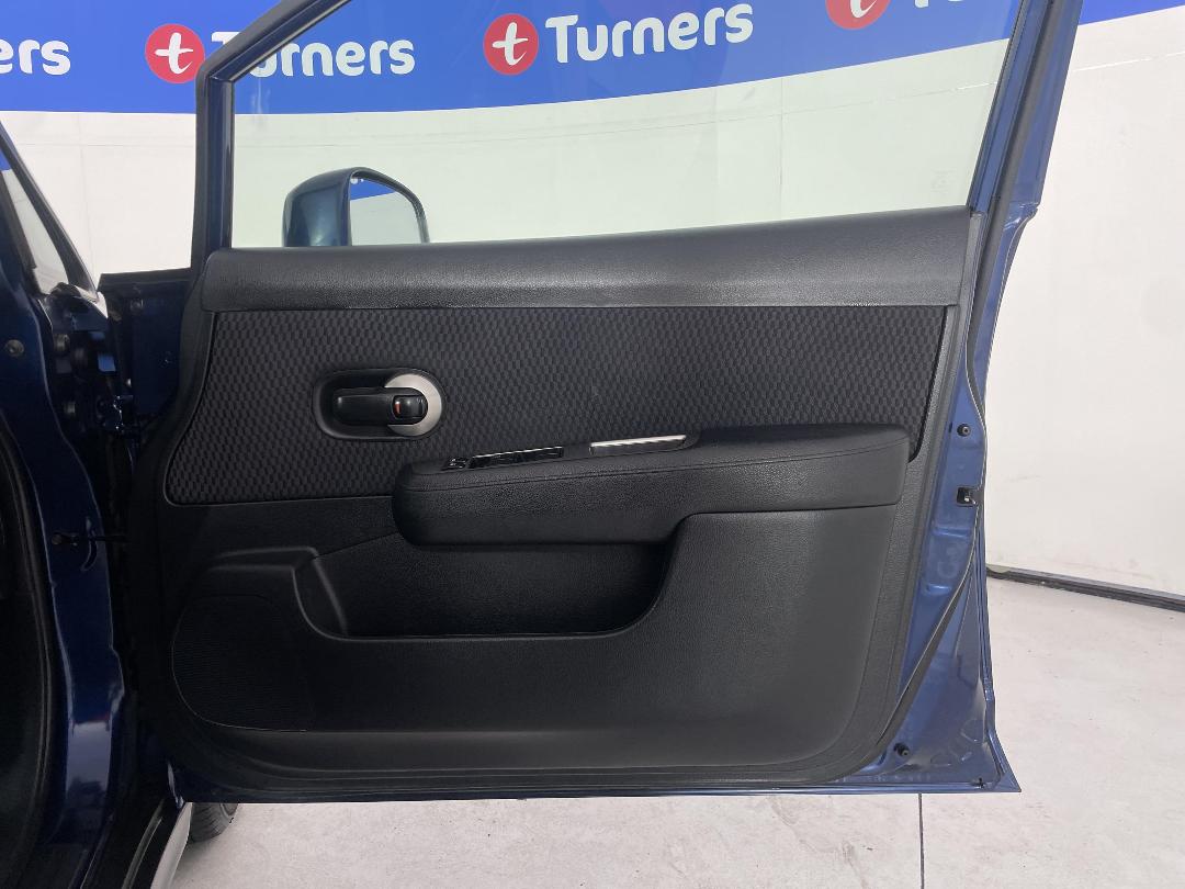 Photo '15' of Nissan Tiida Photo '15' of Nissan Tiida