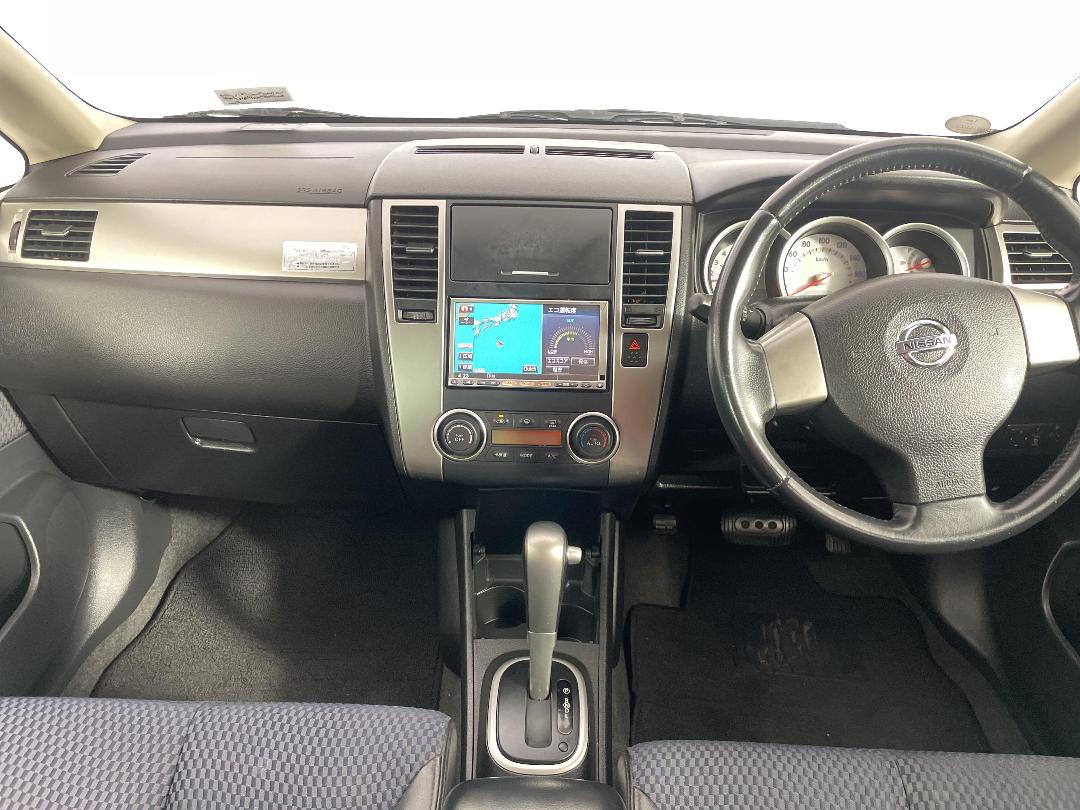 Photo '17' of Nissan Tiida Photo '17' of Nissan Tiida