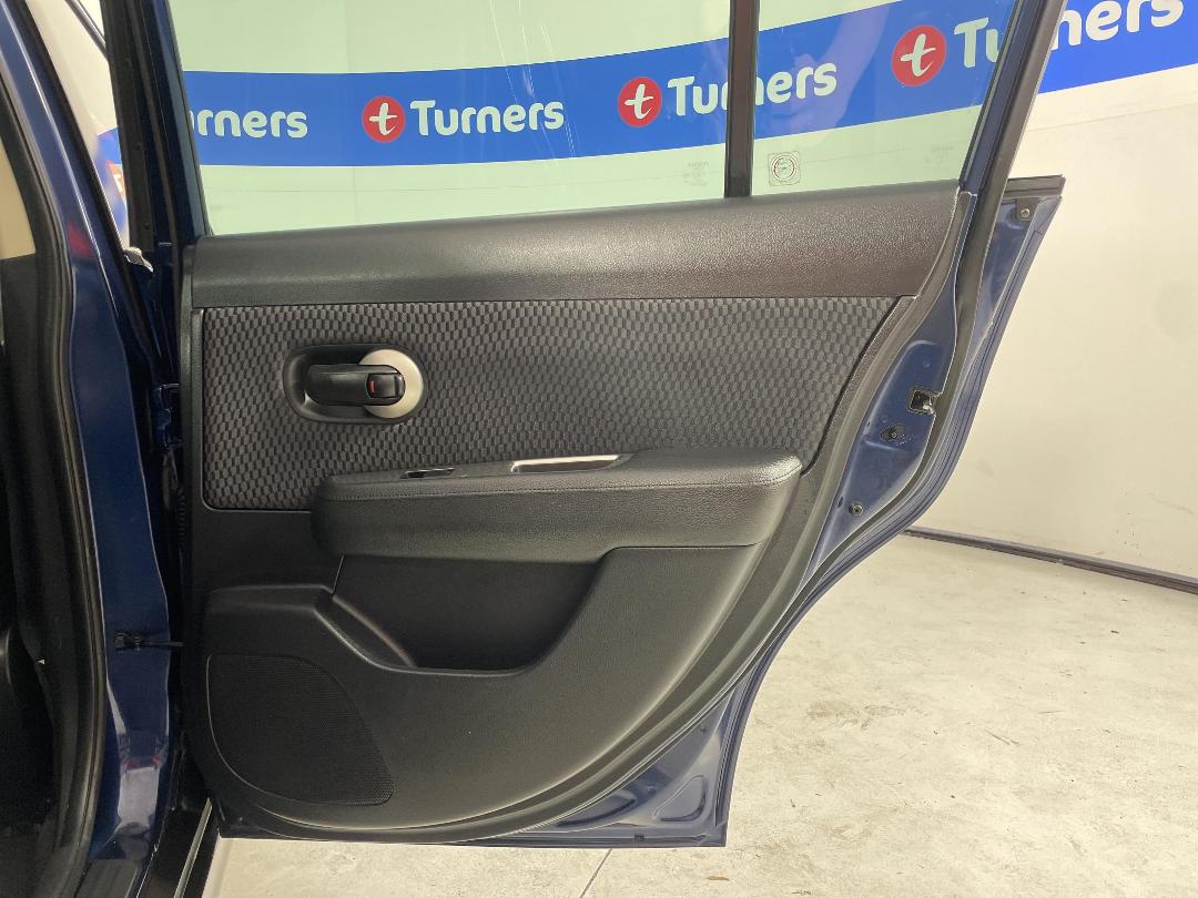 Photo '19' of Nissan Tiida Photo '19' of Nissan Tiida