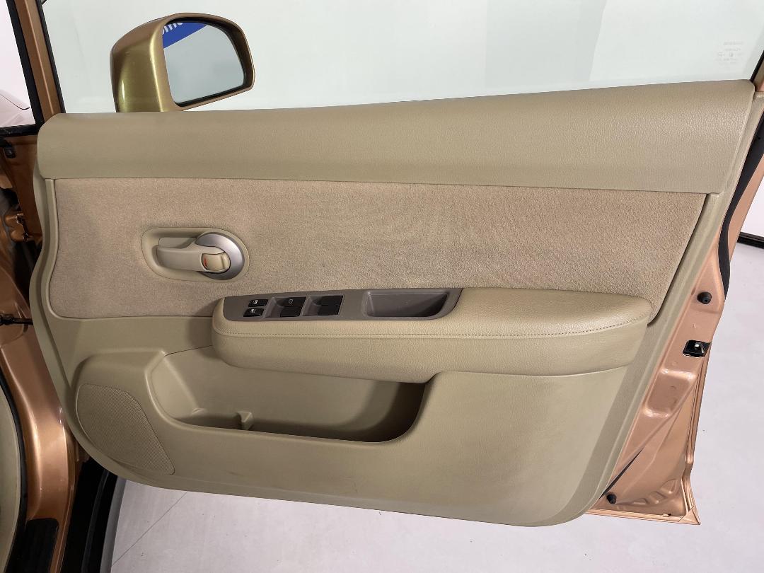 Photo '15' of Nissan Tiida