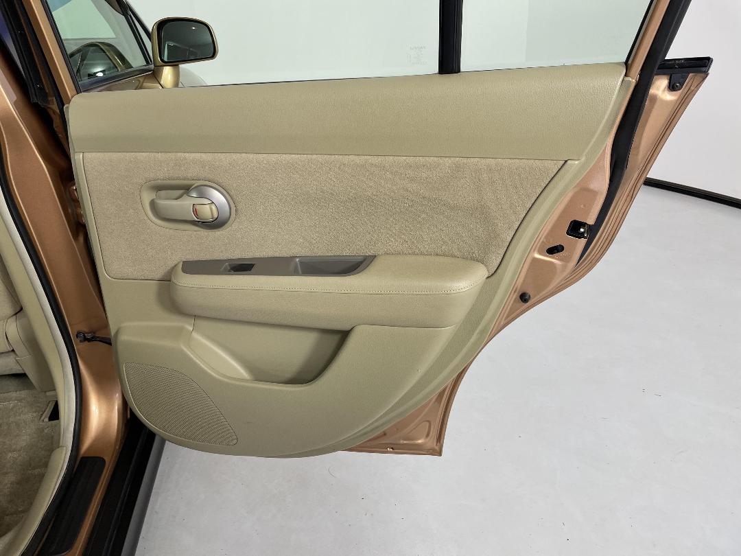 Photo '19' of Nissan Tiida