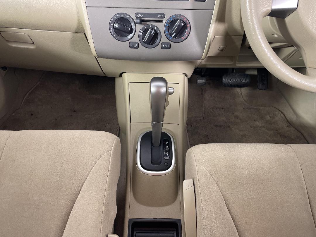 Photo '18' of Nissan Tiida