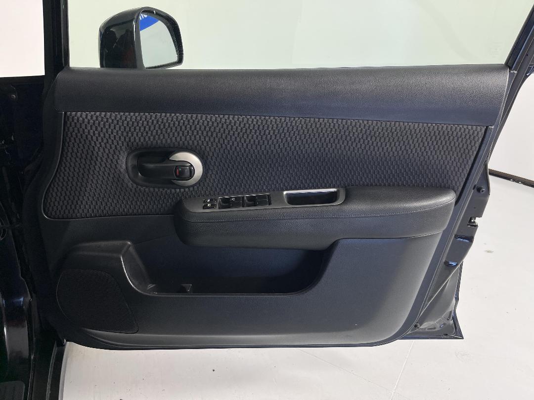 Photo '15' of Nissan Tiida