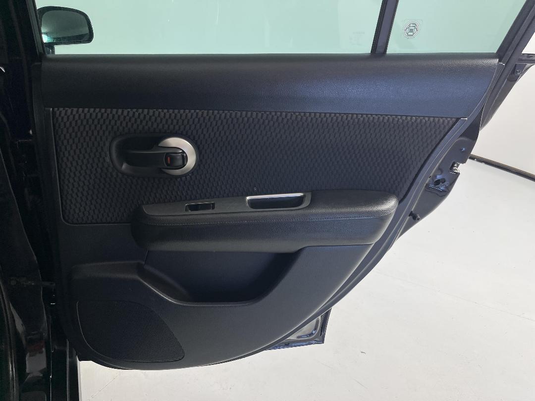 Photo '19' of Nissan Tiida