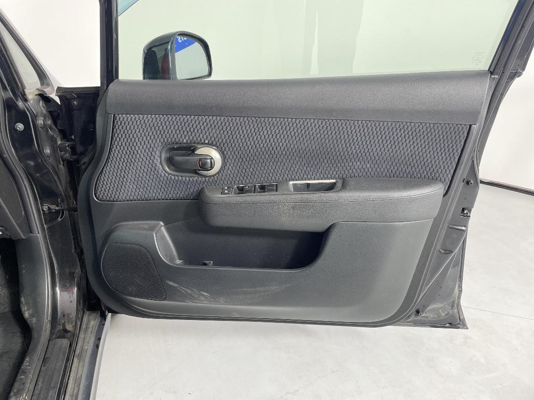 Photo '15' of Nissan Tiida