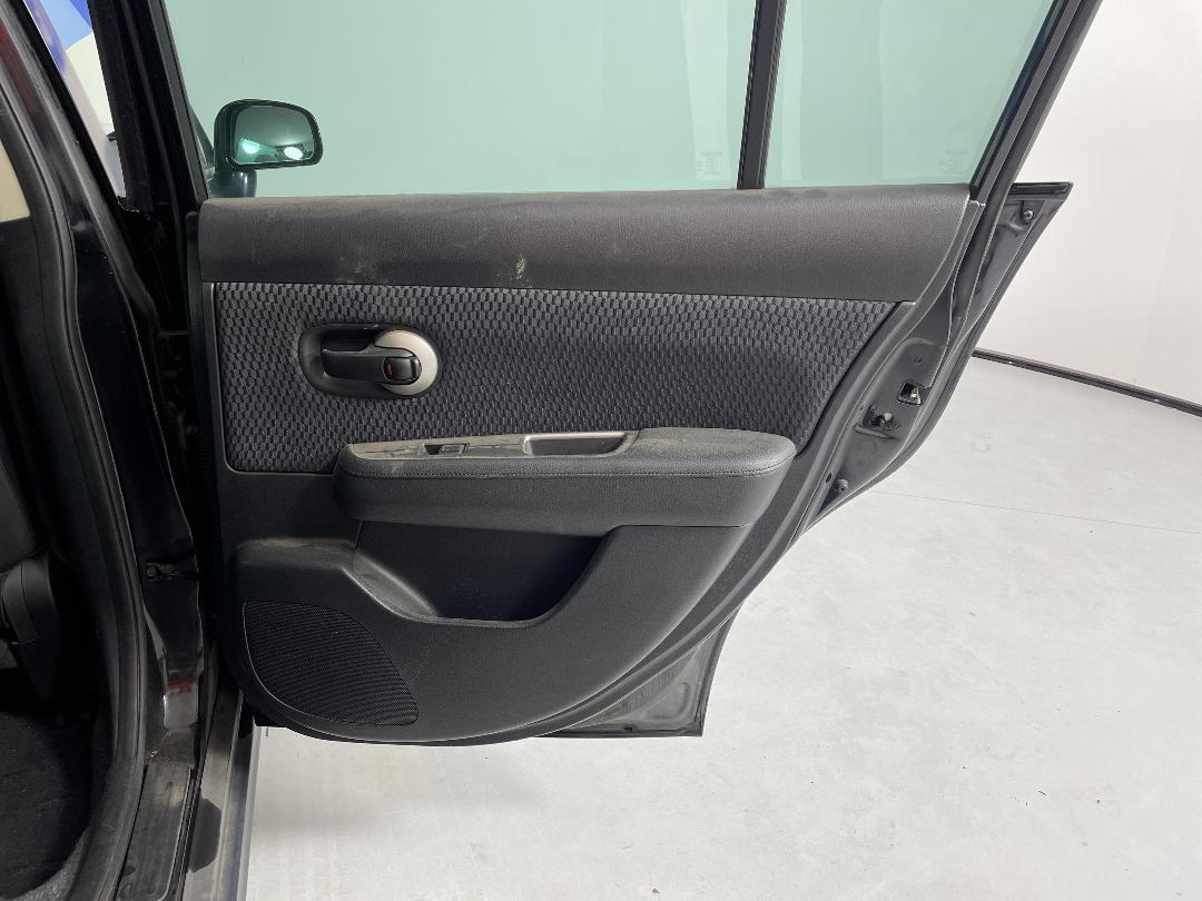 Photo '19' of Nissan Tiida