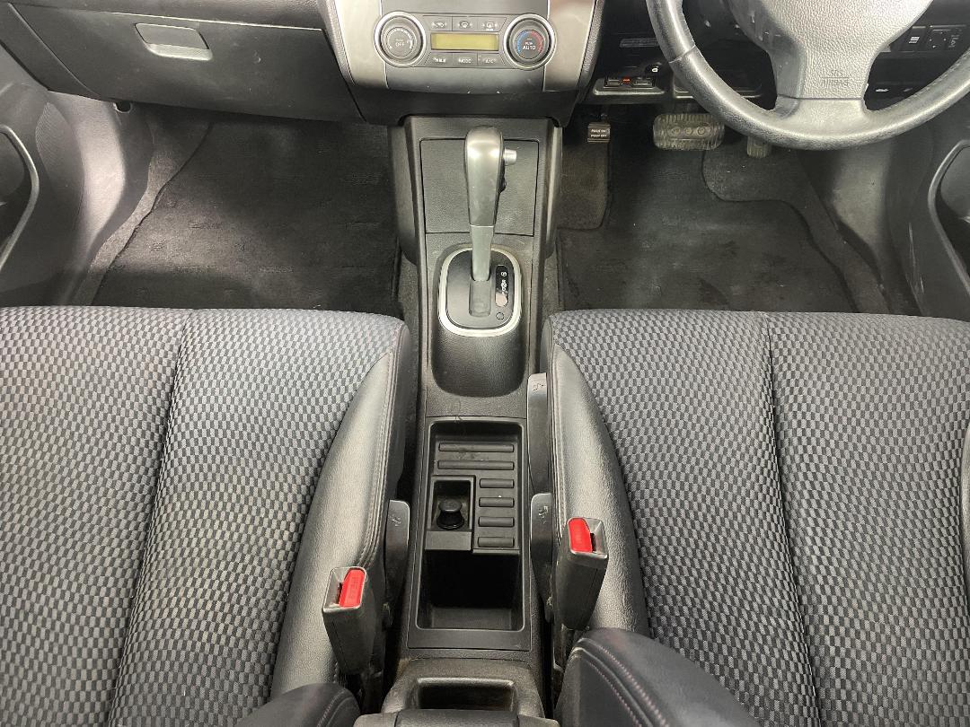 Photo '18' of Nissan Tiida