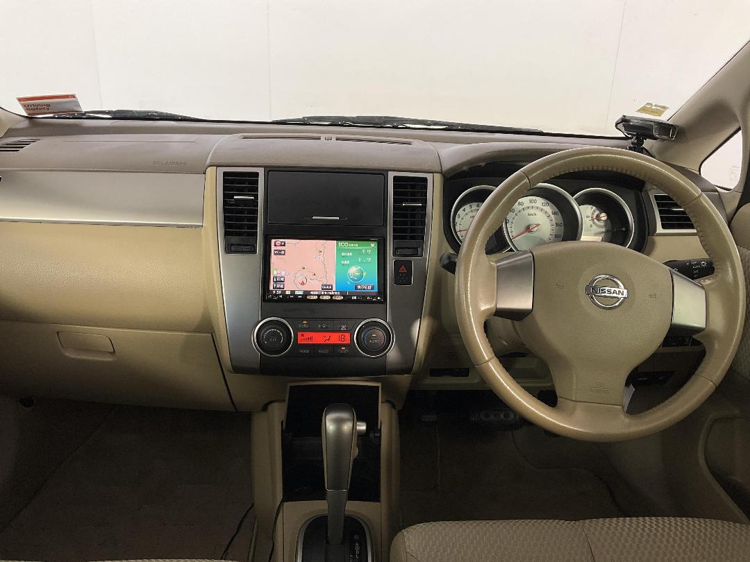 Photo '17' of Nissan Tiida