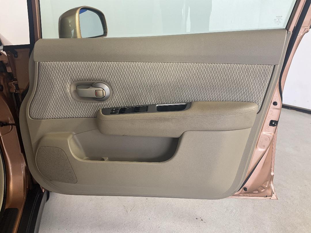 Photo '15' of Nissan Tiida Photo '15' of Nissan Tiida