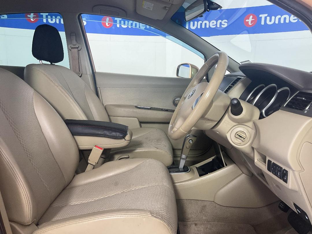 Photo '16' of Nissan Tiida Photo '16' of Nissan Tiida