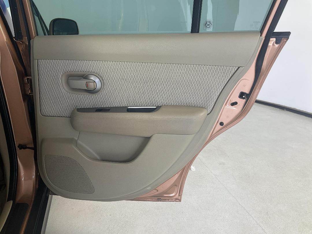 Photo '19' of Nissan Tiida Photo '19' of Nissan Tiida