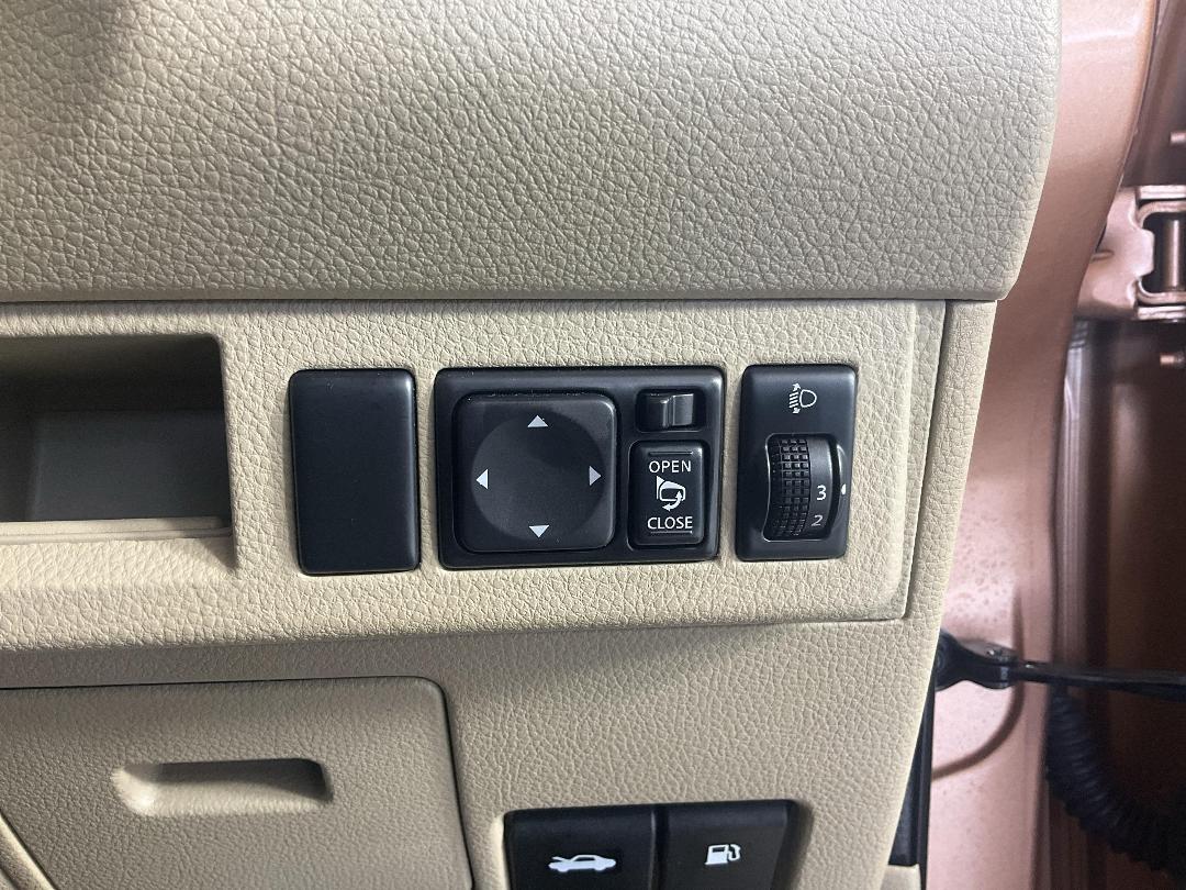 Photo '28' of Nissan Tiida Photo '28' of Nissan Tiida