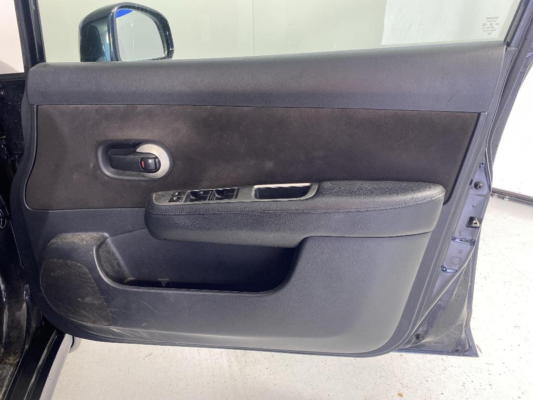 Photo '15' of Nissan Tiida