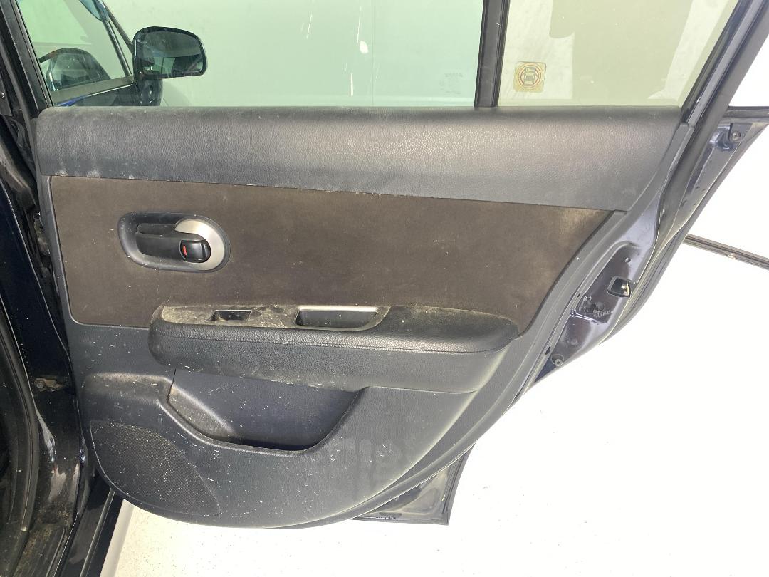 Photo '19' of Nissan Tiida