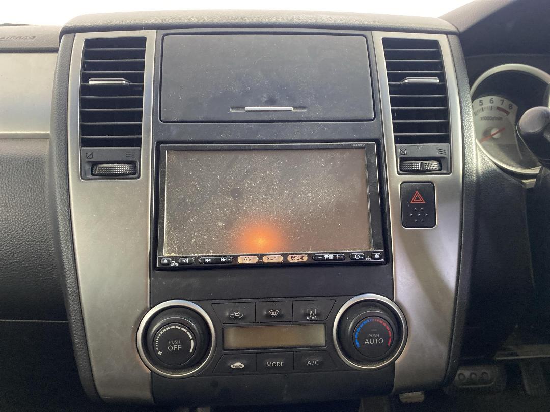 Photo '18' of Nissan Tiida