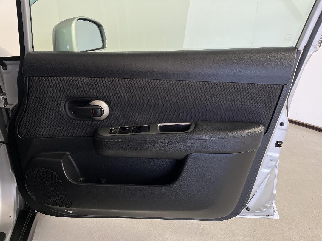 Photo '15' of Nissan Tiida