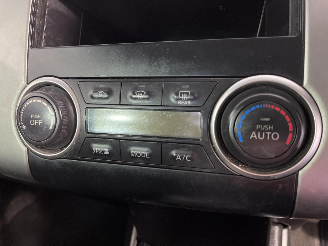 Photo '23' of Nissan Tiida