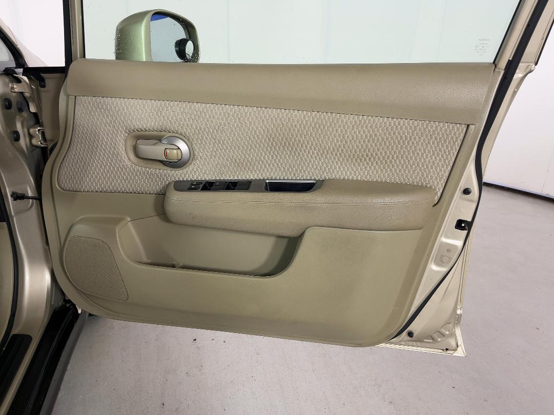 Photo '15' of Nissan Tiida Photo '15' of Nissan Tiida