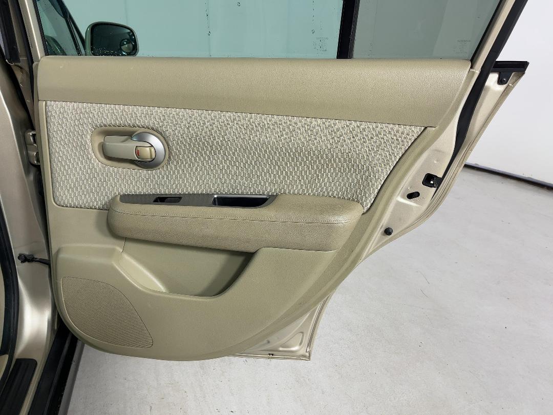 Photo '19' of Nissan Tiida Photo '19' of Nissan Tiida