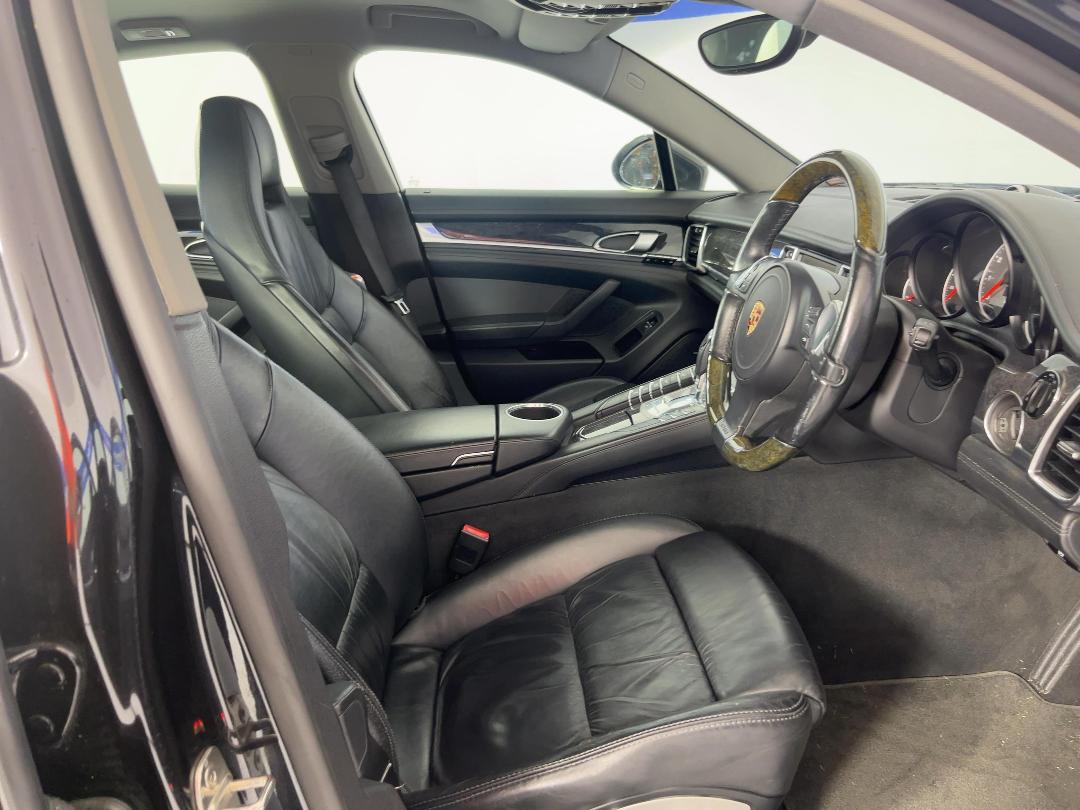 Photo '16' of Porsche Panamera