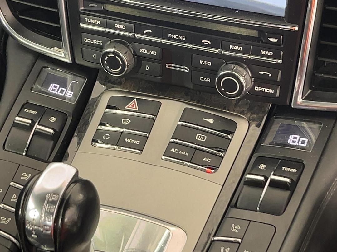 Photo '29' of Porsche Panamera