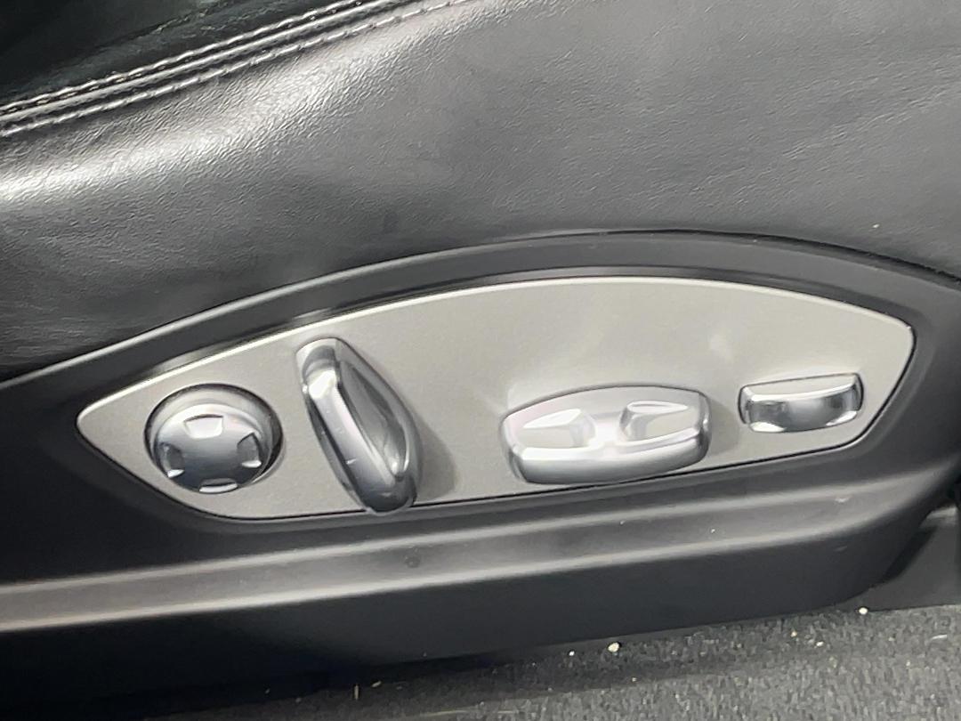 Photo '35' of Porsche Panamera