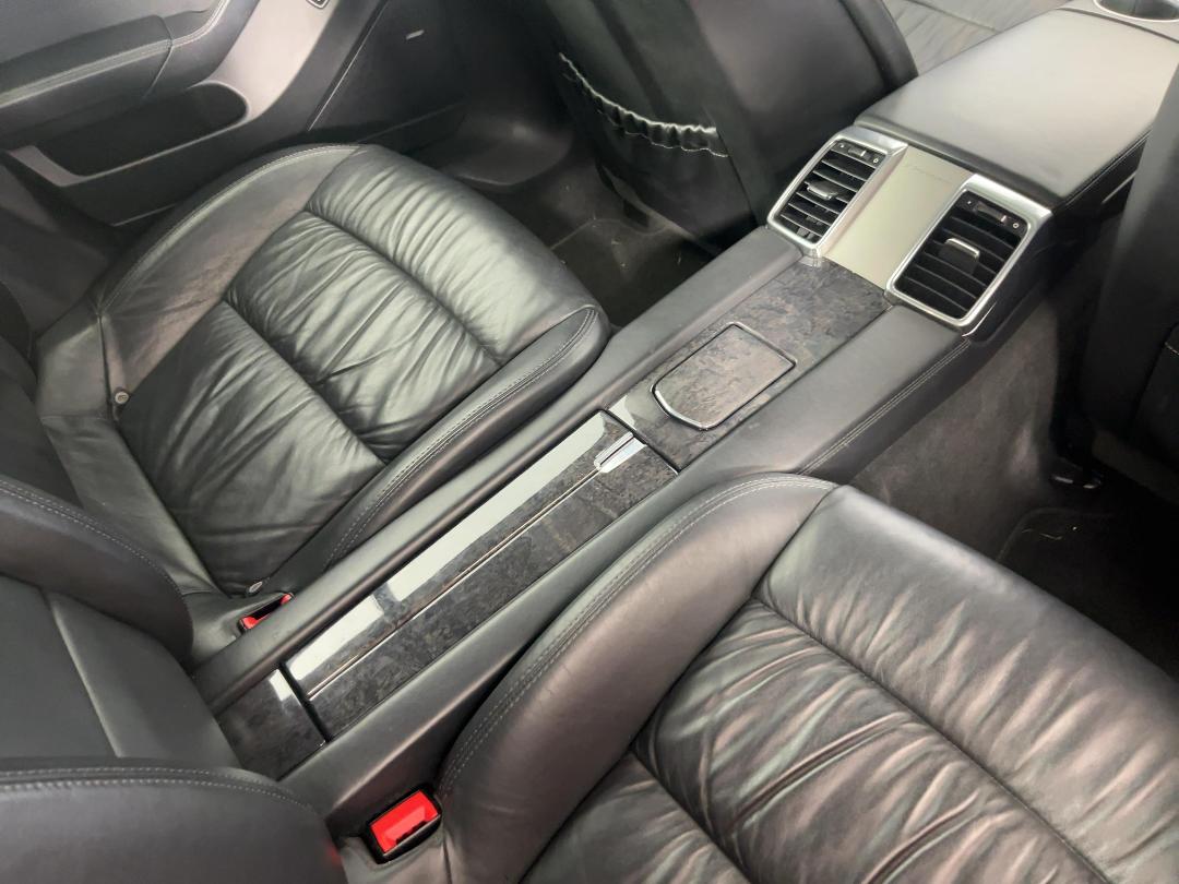 Photo '33' of Porsche Panamera