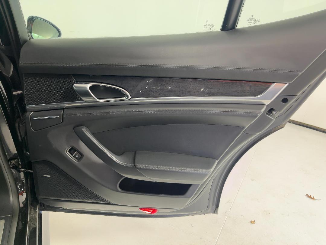 Photo '19' of Porsche Panamera