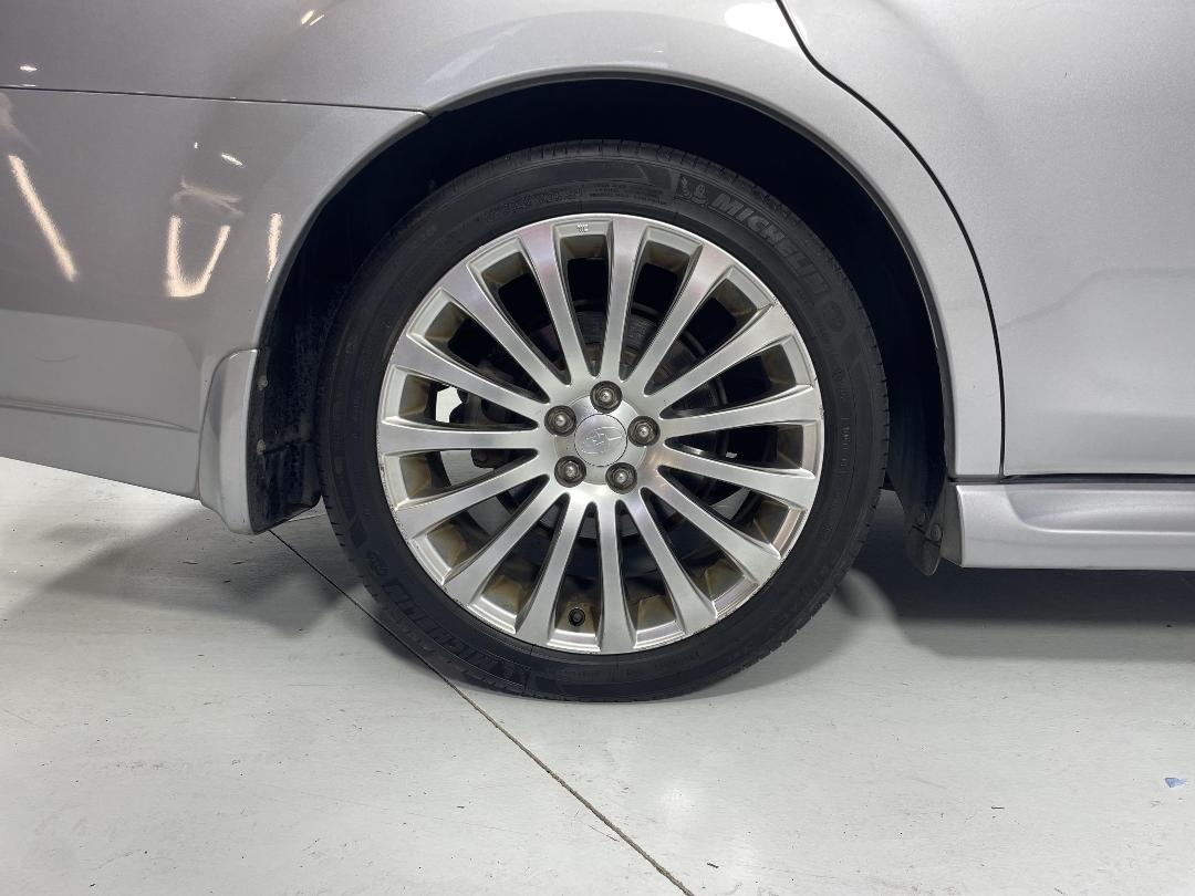 Photo '12' of Subaru Legacy