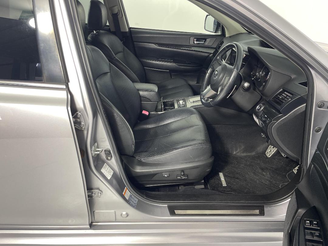 Photo '16' of Subaru Legacy