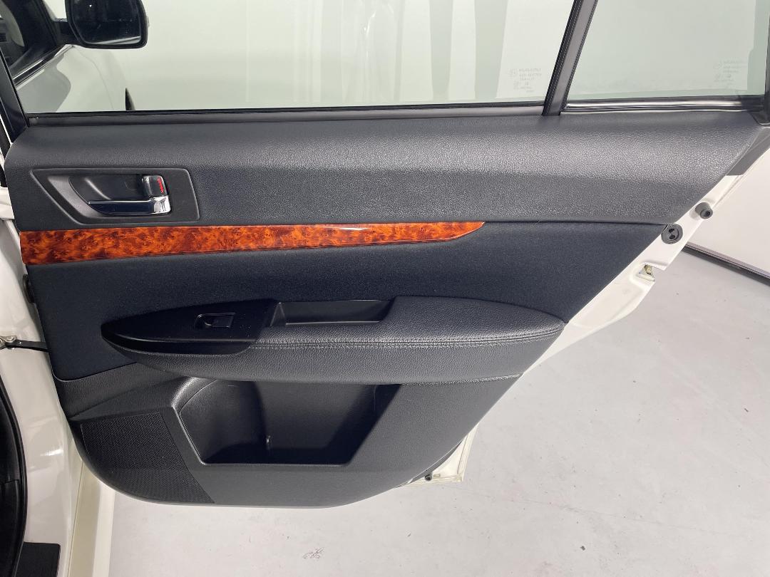 Photo '19' of Subaru Legacy Photo '19' of Subaru Legacy