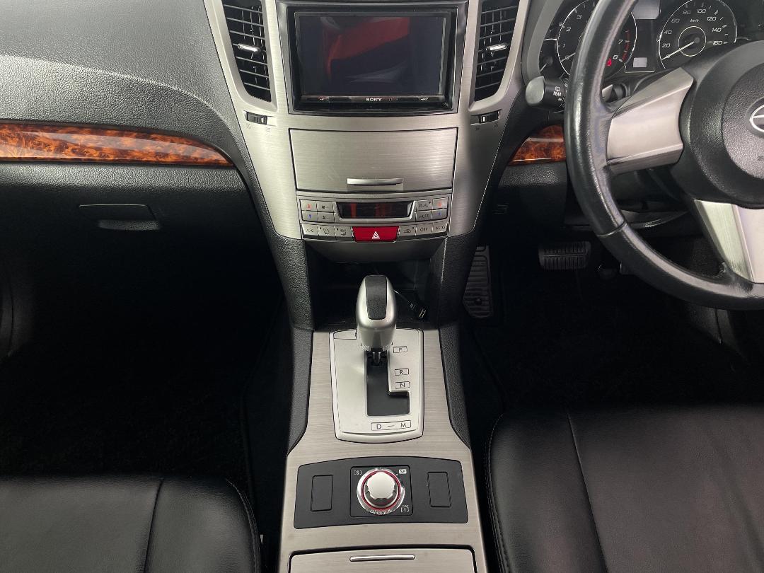 Photo '18' of Subaru Legacy Photo '18' of Subaru Legacy