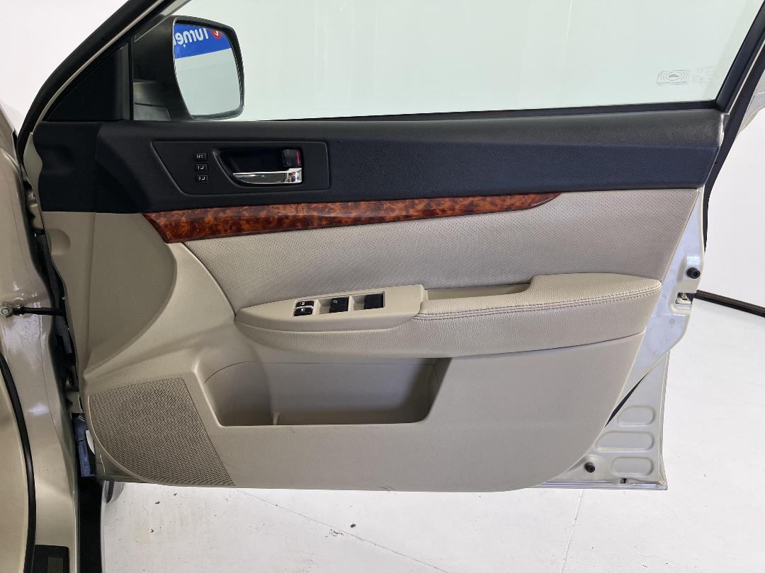 Photo '15' of Subaru Legacy