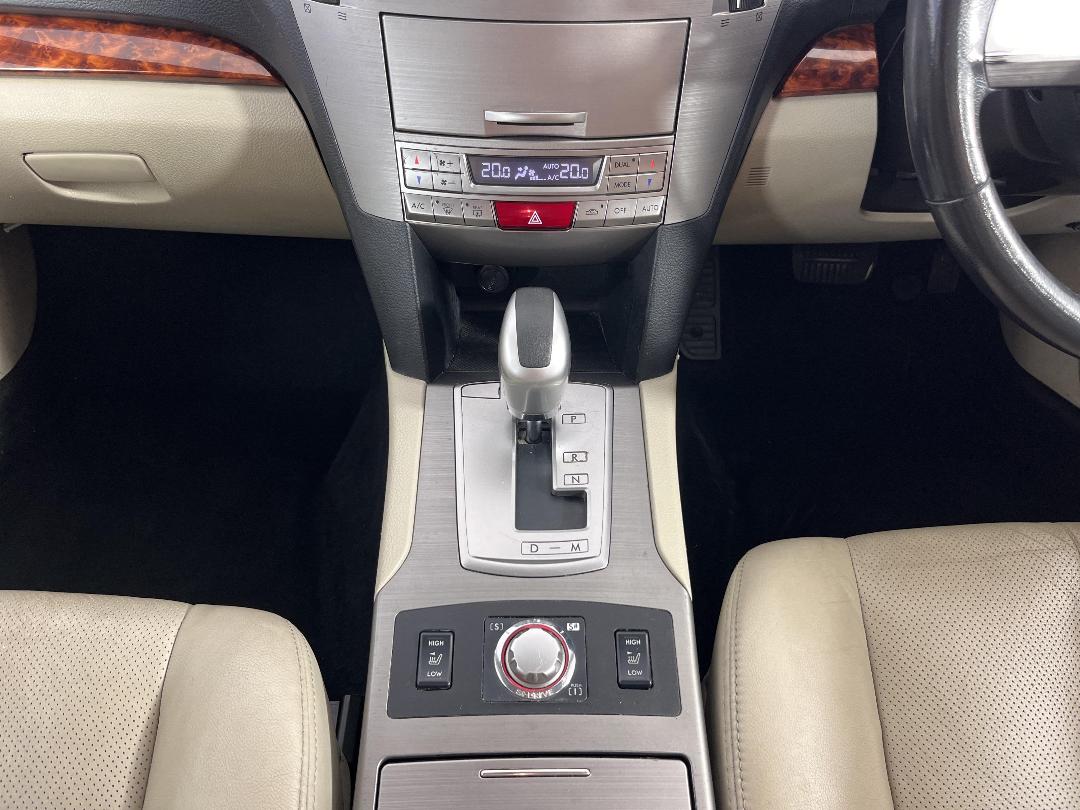 Photo '18' of Subaru Legacy