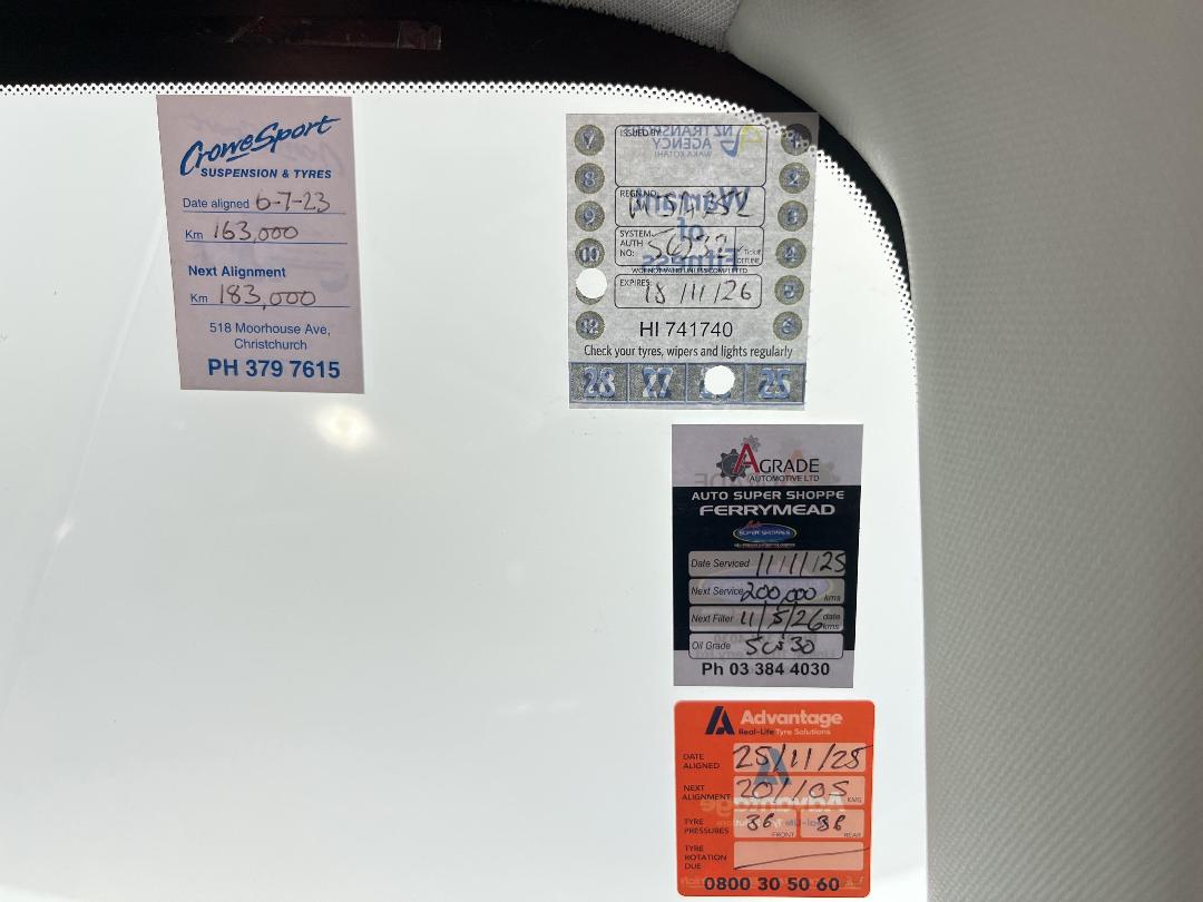 Photo '30' of Subaru Legacy