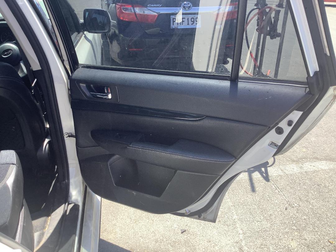 Photo '12' of Subaru Legacy