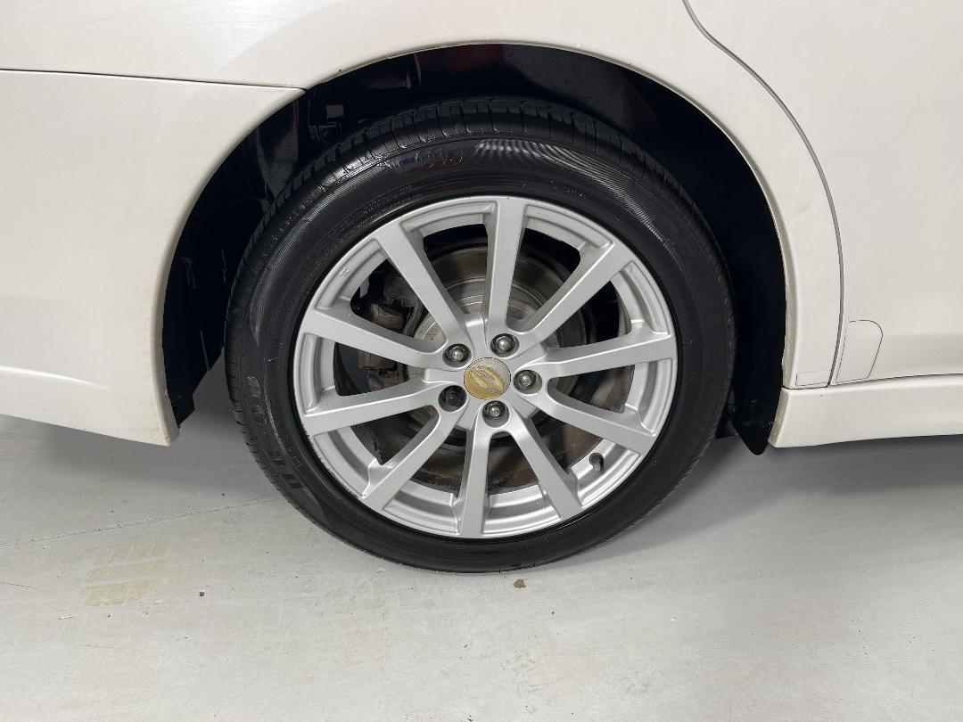 Photo '12' of Subaru Legacy