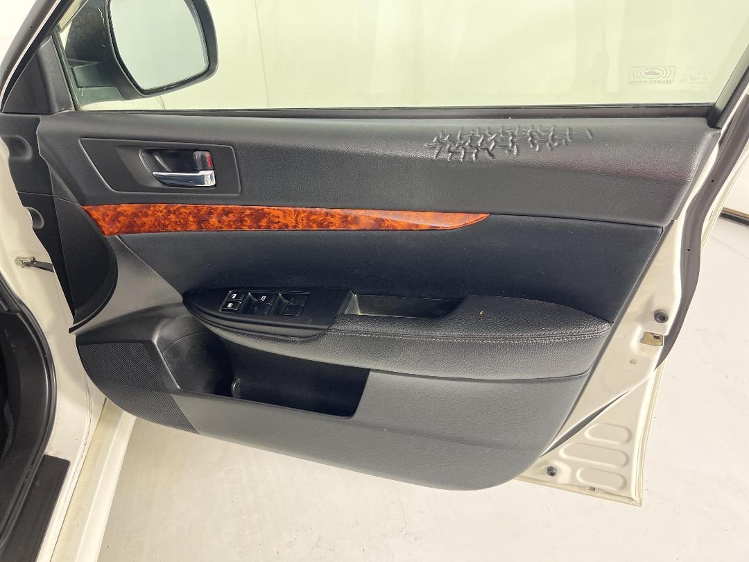 Photo '15' of Subaru Legacy