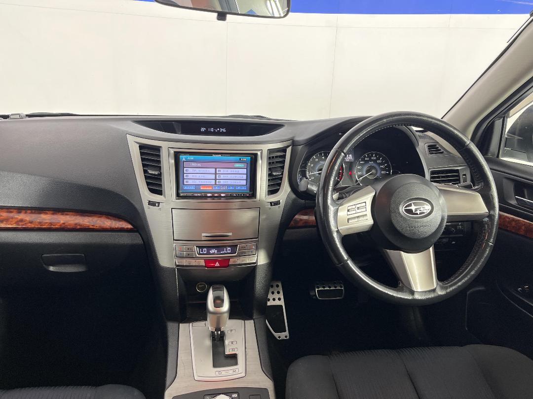 Photo '17' of Subaru Legacy