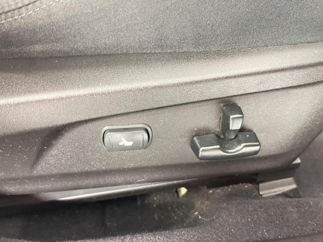 Photo '28' of Subaru Legacy