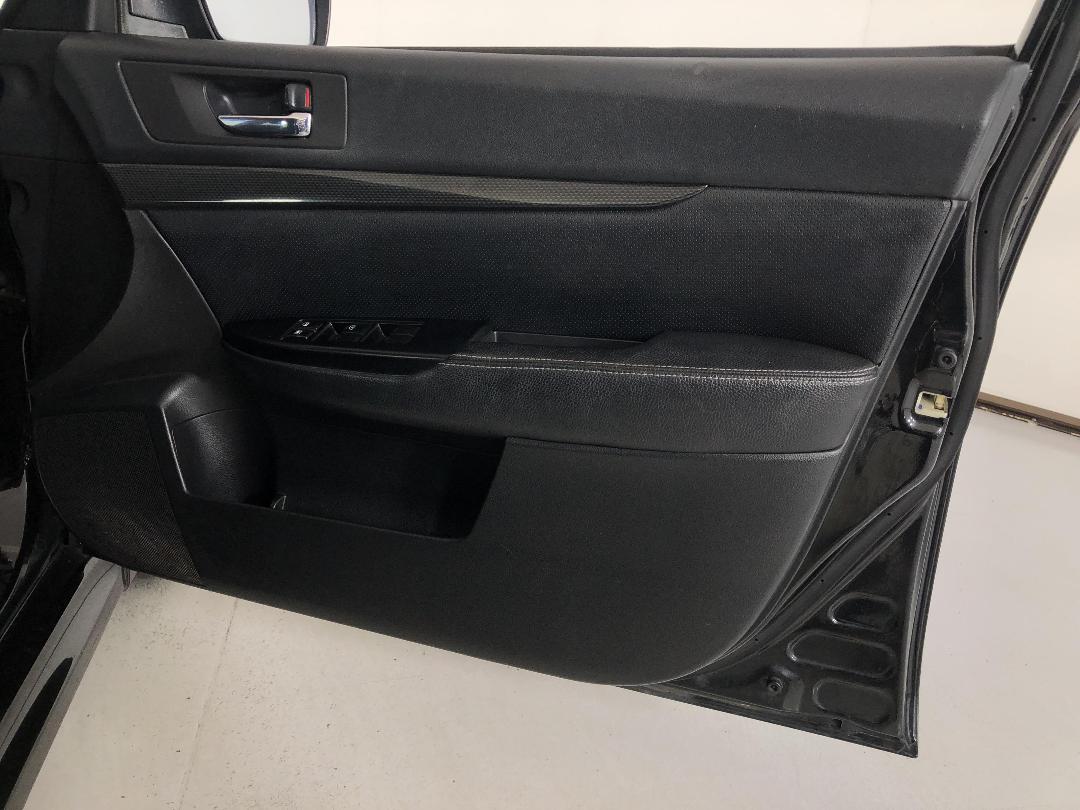 Photo '15' of Subaru Legacy